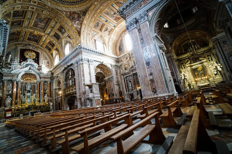 La chiesa del Gesù Nuovo a Napoli, vuota a Pasqua