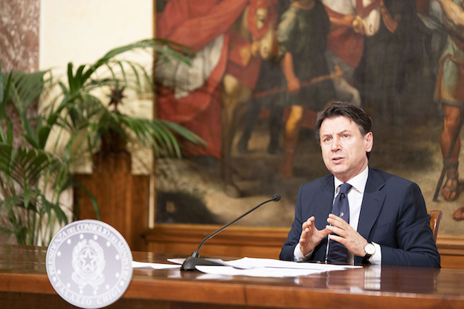 Il Presidente Conte annuncia in conferenza stampa le misure per il contenimento dell'emergenza Covid-19 nella cosiddetta "fase due".