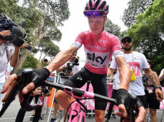 Il corridore britannico con la maglia rosa Chris Froome s'avvia alla fine dell tappa 21 del Giro d'Italia a Roma,