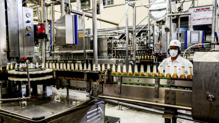 Uno stabilimento di bibite dell'industria alimentare.