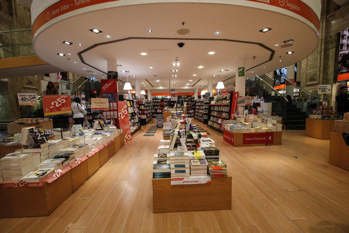 La libreria Feltrinelli nella Galleria Alberto Sordi, Roma