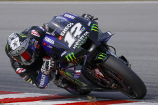Il corridore spagnolo MotoGP Maverick Vinales in sella sulla sua Yamaha. nelle prove di pre-stagione a Sepang.
