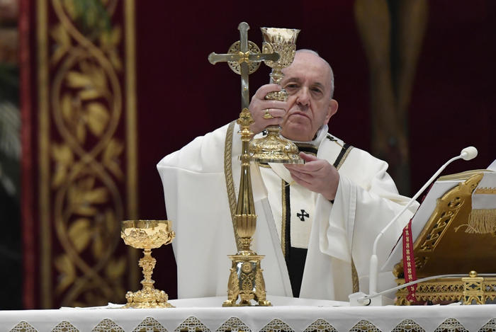 Papa Francesco durante la Messa di Pasqua 2020 in San Pietro..