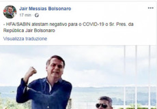 Il presidente del Brasile Jair Bolsonaro fa il segno dell'ombrello in una foto postada su Twitter smentendo di essersi contagiato con coronavirus, a marzo, prima di annunciare a Luglio,di essersi contagiato del Covid-19.