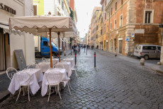 La strada pedonale di of Borgo Pio, che porta a Piazza San Pietro chiusa per il coronavirus. Roma.