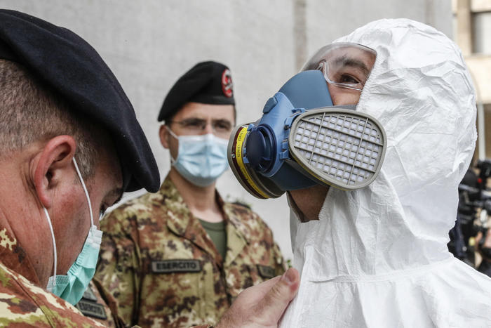 Coronavirus: soldati durante la sanificazione della Basilica Don Bosco a Roma.
