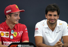 I piloti della Ferrari Charles Le Clerc (S) e Carlos Sainz jr. (D).