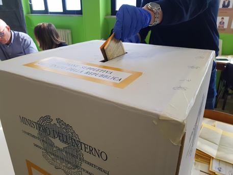 Il voto in Umbria durante le elezioni suppletive.