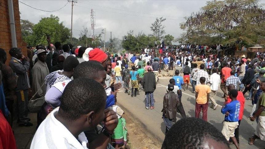 400 cittadini sono evasi dal centro di quarentena nello stadio Kamuzu di Malawi.