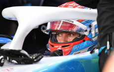 Il pilota britannico della Formula Uno George Russel della Williams si prepara ai pits per le prove al circuito di Monza nel 2019.