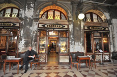 L'ingresso dello storico Caffè Florian in Piazza San Marco a Venezia.