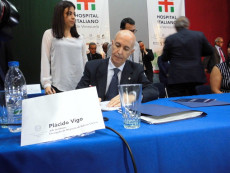 L'ambasciatore in Venezuela, Placido Vigo, durante la presentazione dell'Ospedale Italiano nel Centro Italiano Venezolano di Caracas.