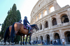 Dopo 84 giorni di chiusura per il lockdown, riapre al pubblico il Colosseo,