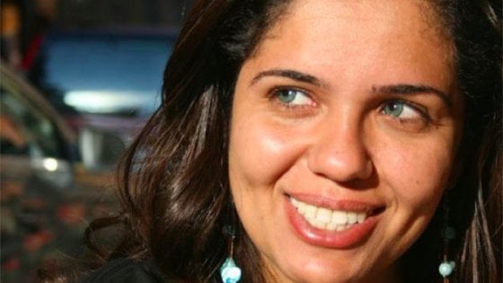 La giornalista egiziana Nora Younis direttrice di al-Manassa.