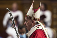 Papa Francesco durante la messa nella festa di San Pietro e Paolo