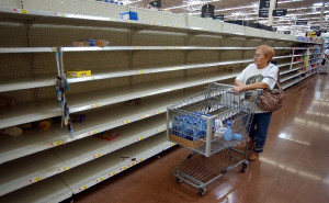 Venezuela, una immagine comune: scaffali dei supermarket vuoti