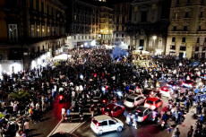 Tifosi napoletani in piazza per festeggiare la conquista della Coppa Italia 2020