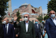 il presidente turco Recep Tayyip Erdogan visita Santa Sofia.
