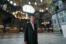 Il Presidente turco Recep Tayyip Erdogan nella basilica di Santa Sofia. Archivio