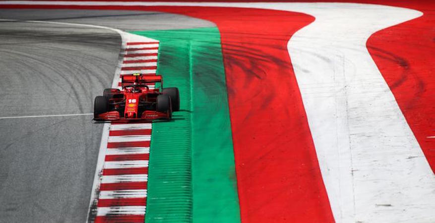 La Ferrari di Charles Leclerc durante le prove di qualificazione al Gp d'Austria