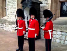 Tre guardie della Torre di Londra.