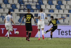 Antonio Candreva mette a segno il gol dell'1-0 dell'Inter contro la Spal.