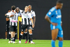 I giocatori dell'Udinese festeggiano a fine gara la vittoria sulla Juventus