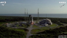 La partenza del razzo Atlas 5 dalla base dell'Aeronautica Usa a Cape Canaveral.