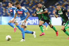 Elseid Hysaj in azione nella partita vinta dal Napoli 2-0 sul Sassuolo al San Paolo.