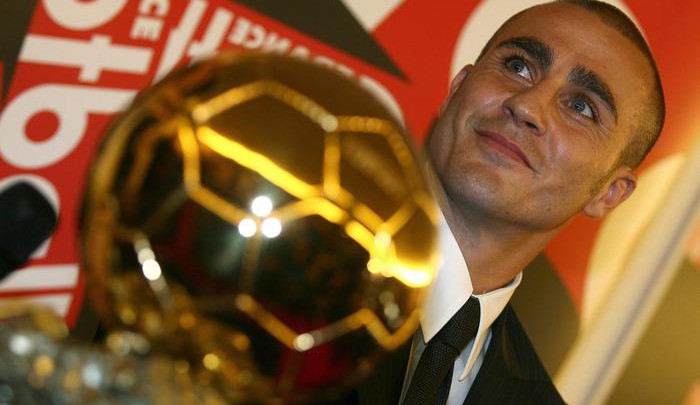 Fabio Cannavaro posa per una foto con il " Pallone d'Oro", in una immagine del 27 novembre 2006