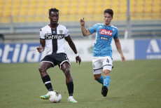 Yann Karamoh e Diego Demme in azione nella partita vinta dal Parma 2-1 sul Napoli sl Tardini