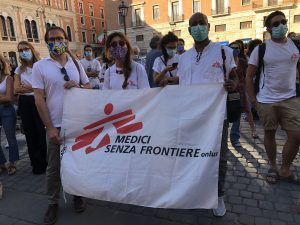 Gruppo di "Medici senza frontiere" nella manifestazione di Roma.