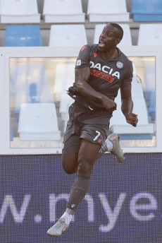 Stefano Okaka esulta dopo mil gol segnato alla Spal.