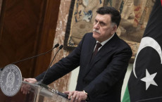 Il premier libico Fayez al Sarraj durante una conferenza stampa con il premier italiano Giuseppe Conte (fuori 'immagine) a Palazzo Chigi a Rome, 11 Gennaio 2020.