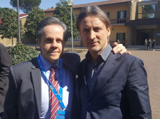 L'allenatore del Genoa Davide Nicola insieme al nostro corrispondente Emilio Buttaro in una foto dei mesi scorsi