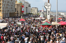 Proteste dei libanesi nella Piazza dei Martiri a Beirut
