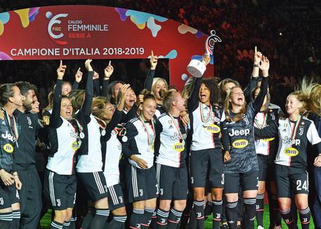 La squadra femminile di calcio della Juventus, campionessa della serie A 2018-2019.