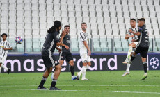 Cristiano Ronaldo segna il gol del 2-1 al Olympique Lyon al Allianz Stadium di Torino. ANSA/ALESSANDRO DI MARCO