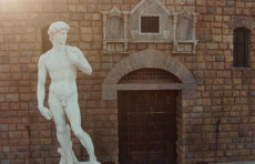 Frame del video ANSA sul set della serie tv "Leonardo".