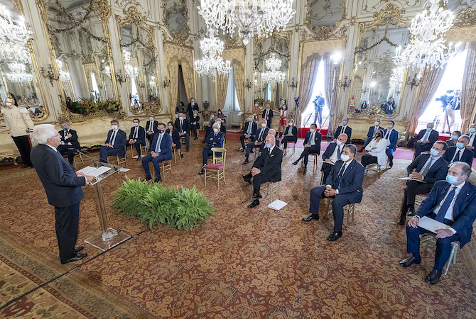 Il Presidente Sergio Mattarella rivolge il suo indirizzo di saluto in occasione dell'incontro con i Presidenti di Regione, nel cinquantesimo anniversario di costituzione delle Regioni a statuto ordinario