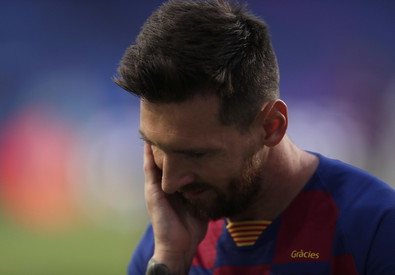 Messi sconsolato dopo la sconfitta del Barcellona con il Bayern 8-2.Archivio.