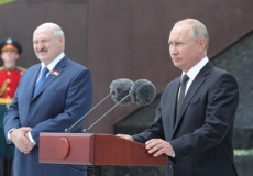 Valdimir Putin (D) e Alexander Lukashenko (S).
