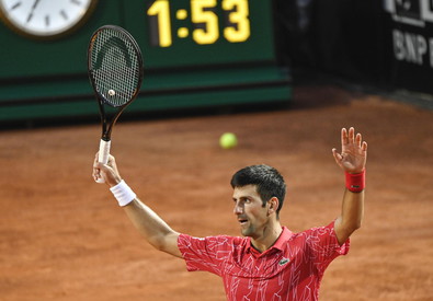 Il campione serbo Novak Djokovi esulta doipo aver vinto l' Open Bnl d'Italia.