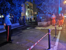 Inquirenti sul luogo dove una uomo e un donna sono stati uccisi a Lecce, 21 settembre 2020