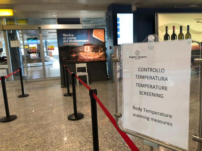 Coronavirus, controlli in aeroporto a Cagliari