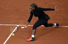 La statunitense Serena Williams in azione contro la connaqzionale Kristie Ahn nel primo match del Roland Garros a Parigi.