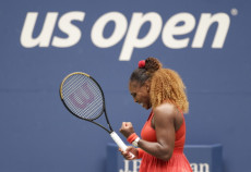 Serena Williams esulta durante la partita contro Tsvetana Pironkova di Bulgaria during their nmei quarti di finali del US Open Tennis Championships in Flushing Meadows,