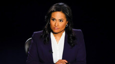 La moderatrice Kristen Welker, giornalista della catena NBC News en durante il dibattito presidenziale.