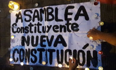 Un cartello a favore della rfiorma della Costituzione in Cile. Archivio.