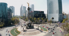 Paseo de la Reforma a Città del Messico con la statua dell'angelo dell'indipendenza